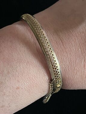 Vintage Gold-Tone Filigree Hinged Bangle